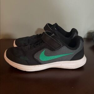 Nike revolution 3 boys size 3Y black and green shoes